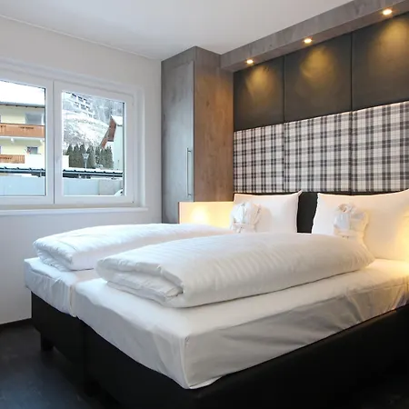 Avenida Mountain Aparthotel 4*