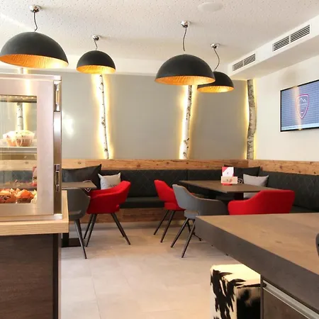 Avenida Mountain Aparthotel 4*