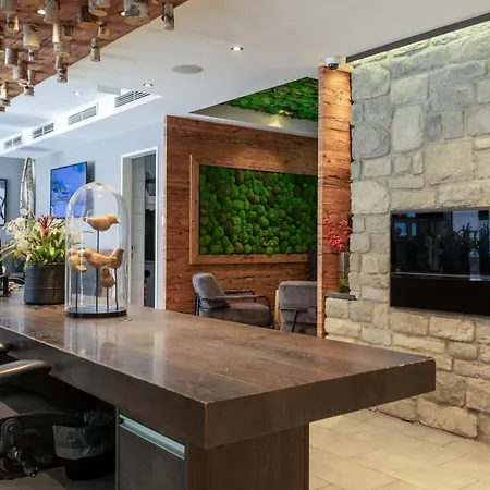 Aparthotel Avenida Mountain 4*