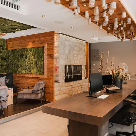 Avenida Mountain Aparthotel